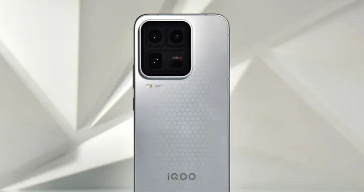 为真正的玩家而生，用iQOO 15 Ultra打游戏到底有多爽？