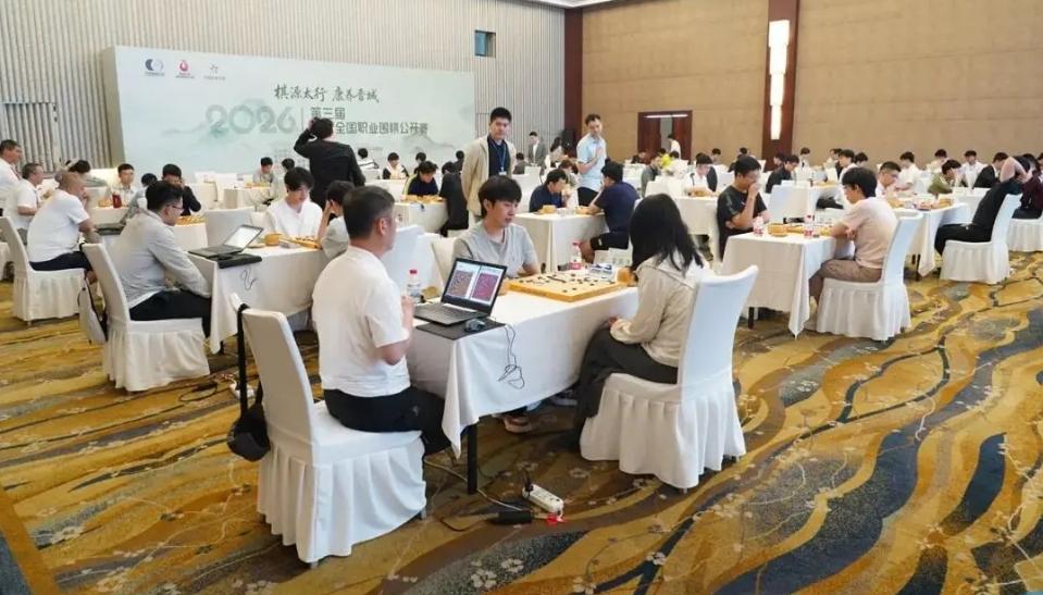 不鸣则已一鸣惊人~王泽锦三克世冠~继续爆冷


7月2日，第3届晋城杯中国职业围
