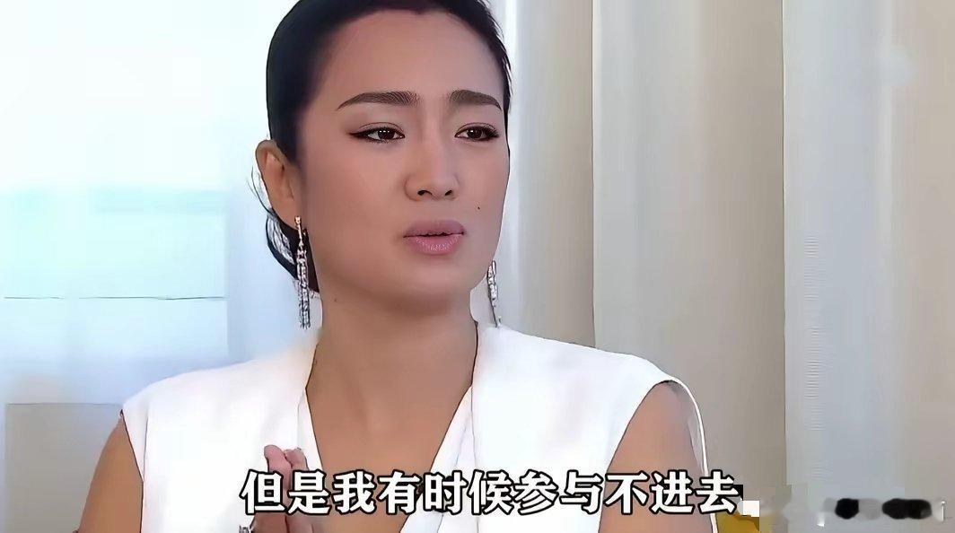 当年拍《唐伯虎点秋香》时，巩俐给张艺谋去了一个电话，诉说自己拍戏的烦恼。​那时她