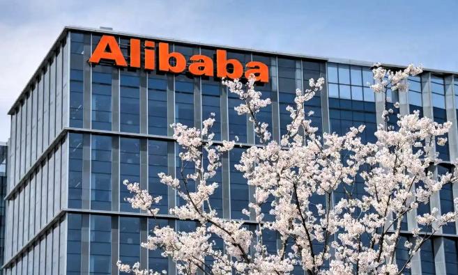 AI闺蜜入侵生活？阿里小酒窝引爆争议：比男友更懂我？
这两天科技圈炸锅了！阿里突