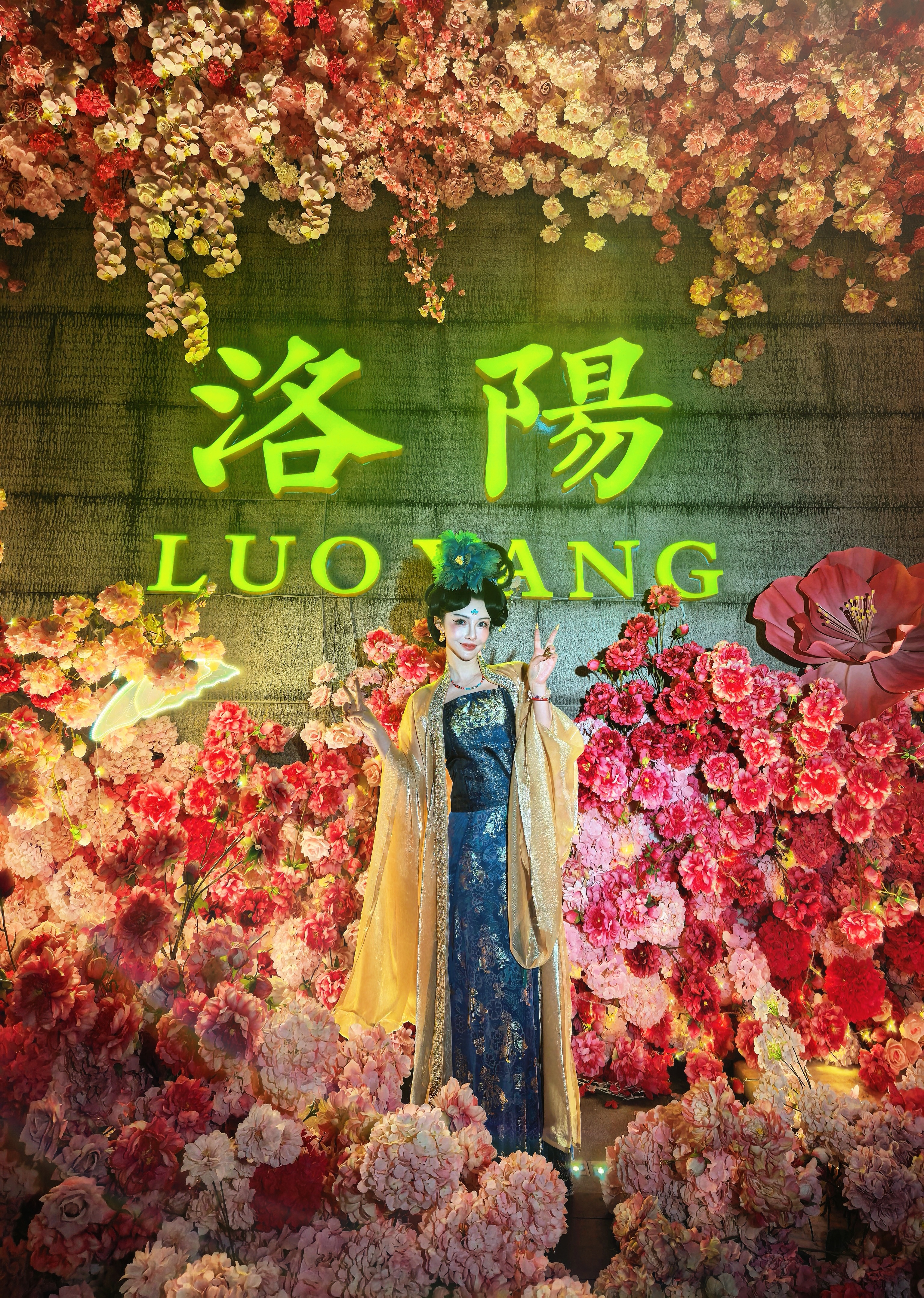 洛阳你好人超级多啊准备要回去拍新品咯期待吗？ 洛阳