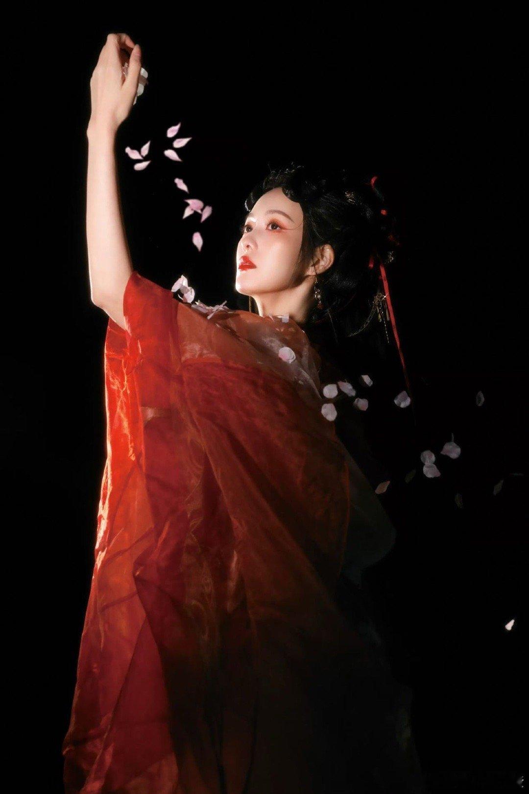 甜剧界的宝藏角色来了！大黄丫头热情似火，追爱直球不拖沓，和对手戏演员的CP感拉满