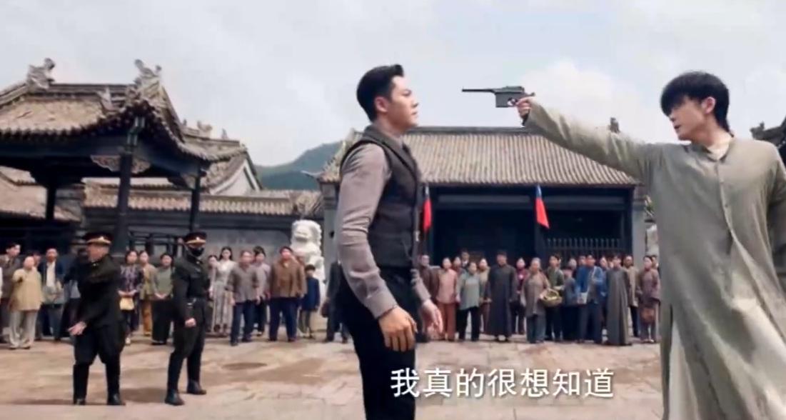 《九门》第二十二集，吴老狗把枪口对准张启山的那一刻，我盯着屏幕没动。
他刚恢复一