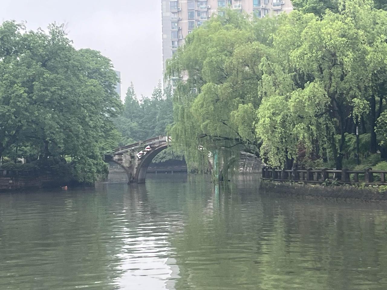 游京杭运河：运河两岸鸣翠柳，烟雨四月下杭州[捂脸]
2026年4月，我用手机摄影