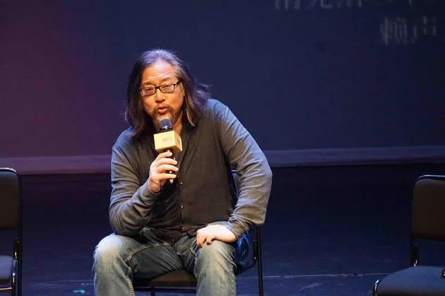近日，话剧《宝岛一村》的一场交流会现场，气氛因一名观众的尖锐提问而瞬间凝固——“