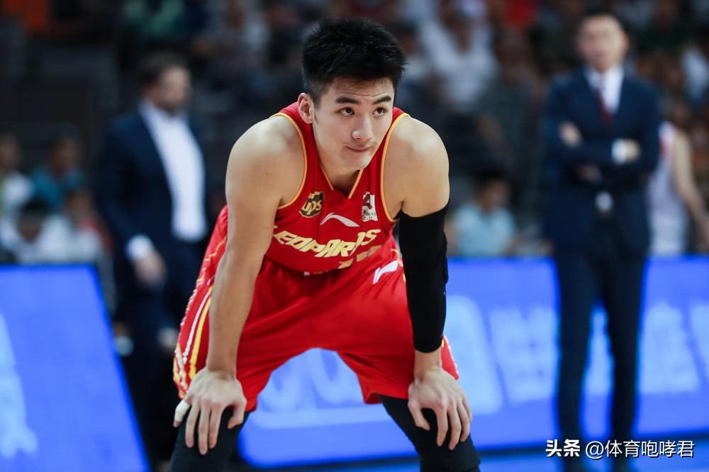 山东男篮措手不及！
据山东媒体人透露：于德豪在训练中不慎将膝关节扭伤，这名后卫将