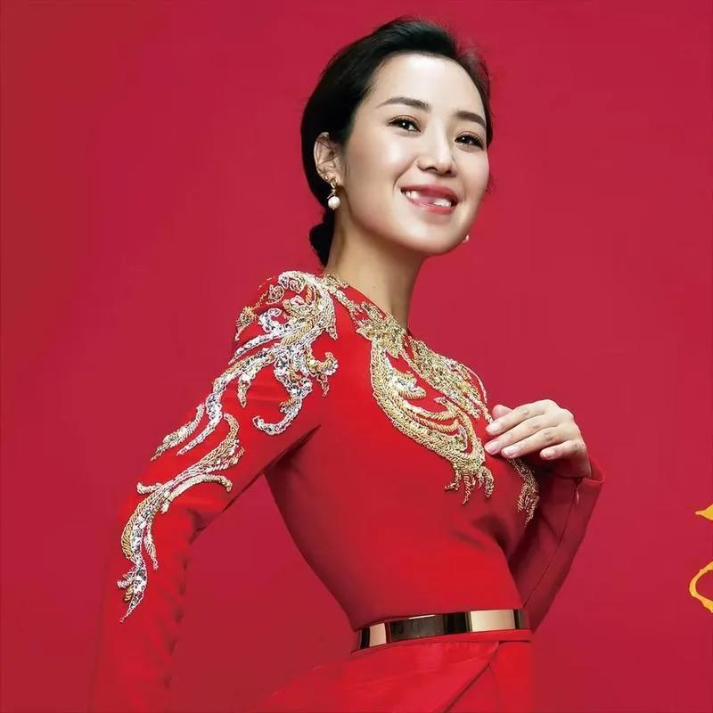 云朵真不是唱民族歌曲的料

听了云朵演唱的民歌《十送红军》，觉得太一般般，和歌唱