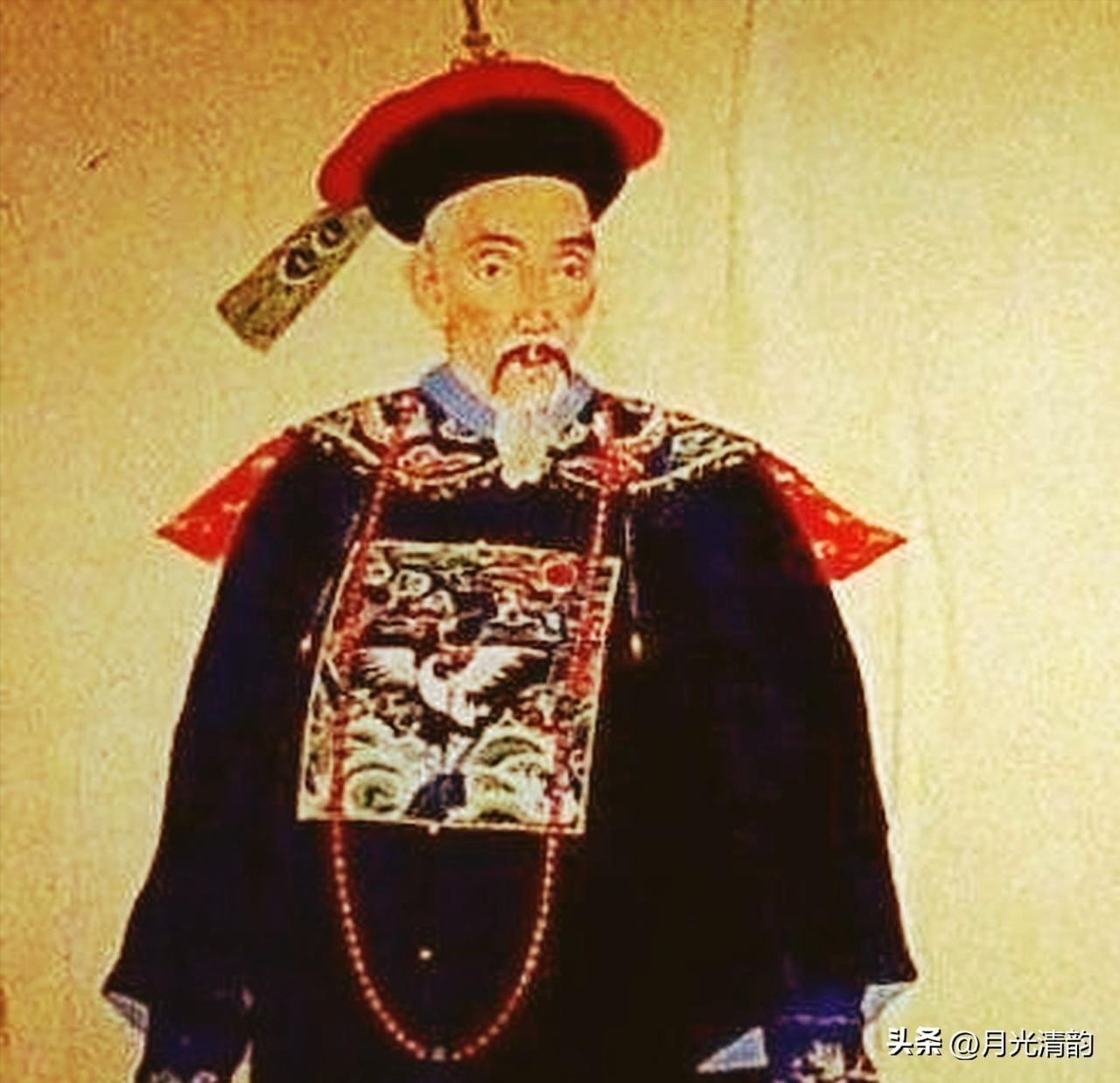 1737年，于敏中拿下了一甲第一名——状元。那年他二十三岁。乾隆御笔亲书"第一甲
