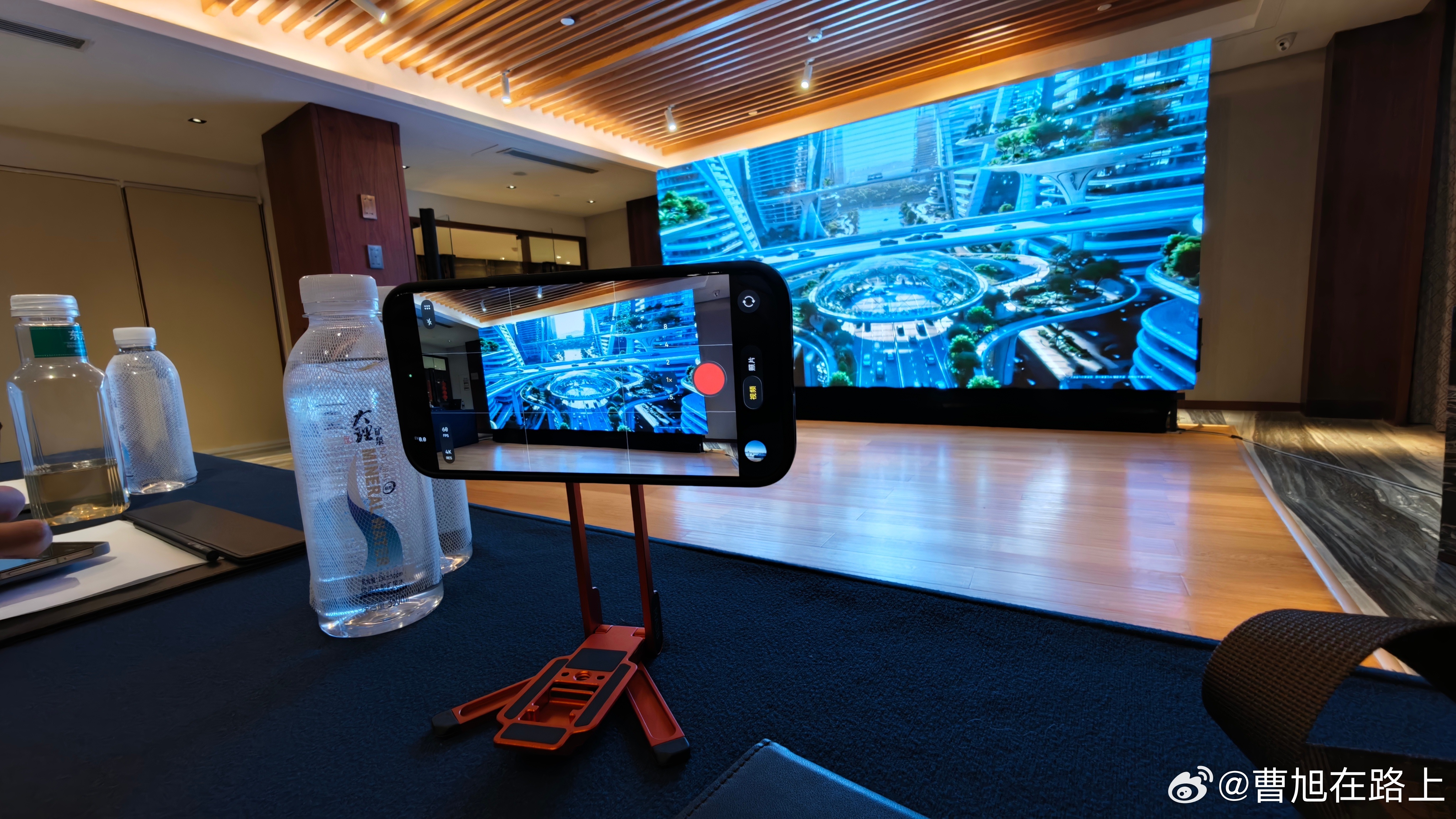 安利一个随身拍摄的小物件便宜到不得了的价格你就当是给包添置了一个瓶起子随身磁吸在