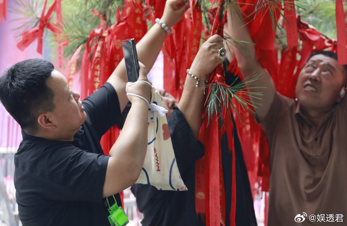 谁懂啊！辽宁铁刹山的春天真的太仙了，东北踏青登高一定要来！春日登高祈福，为新一年