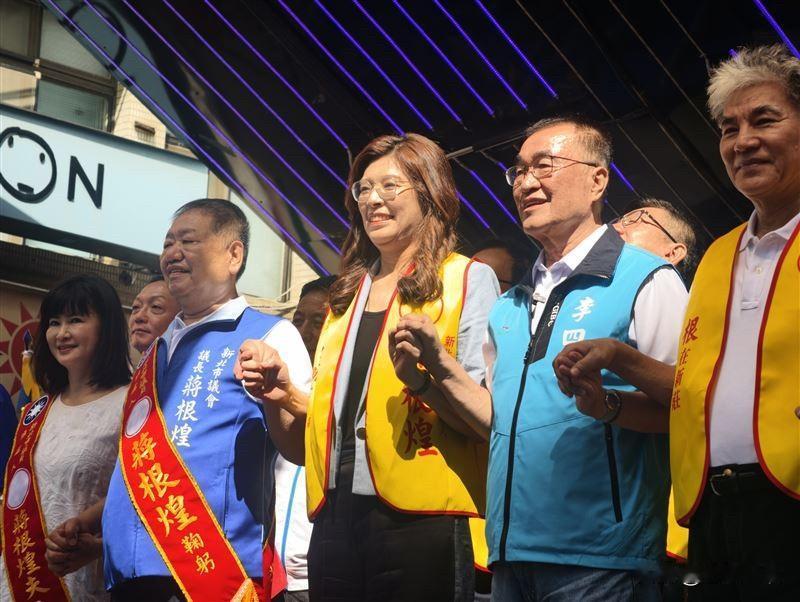 郑丽文：李四川选情微幅领先

新北市议长蒋根煌今天（12日）举行竞选总部成立大会