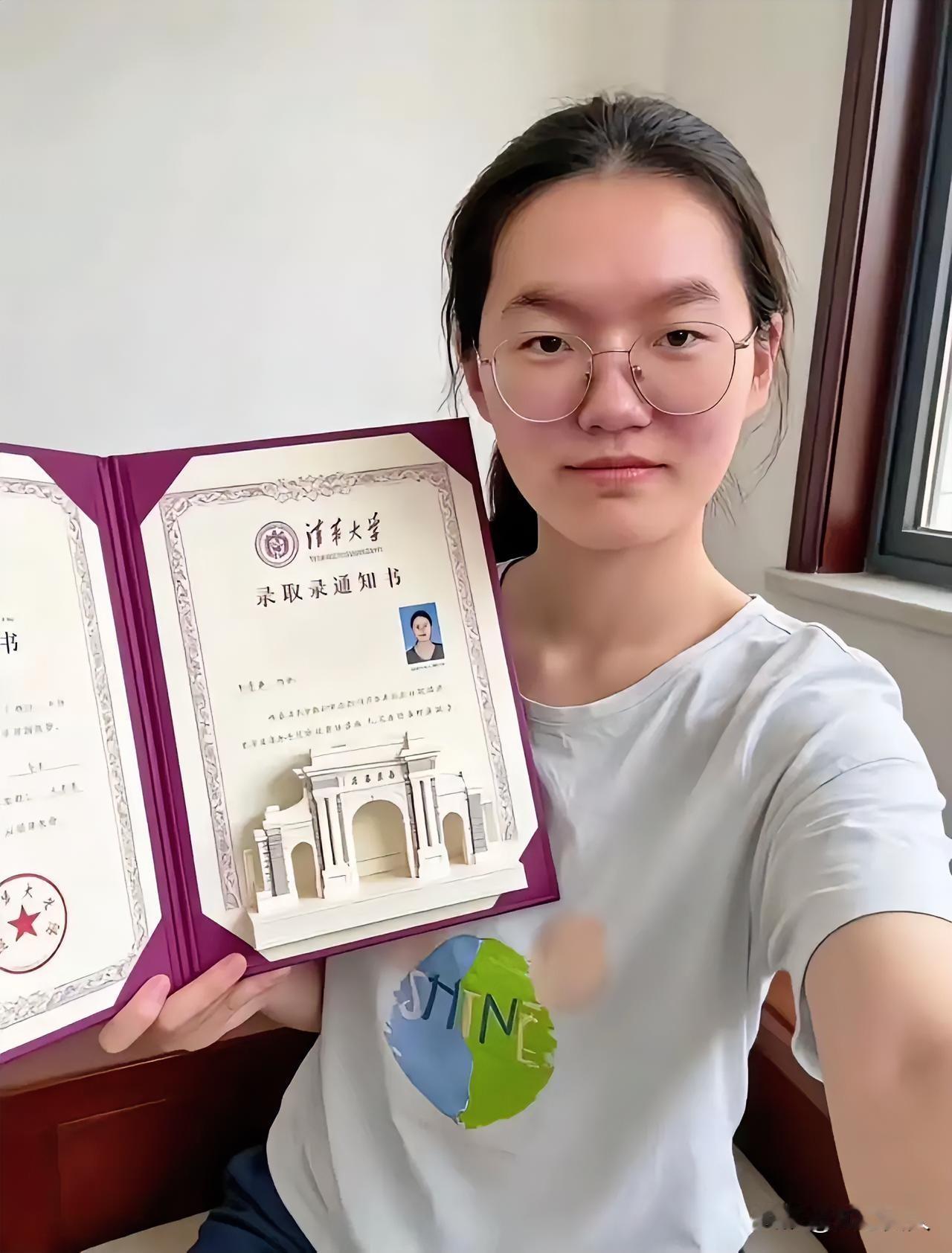 韩雅平今天正式被清华大学录取了，但她似乎不一定学医了。
 
官方消息显示，韩雅萍