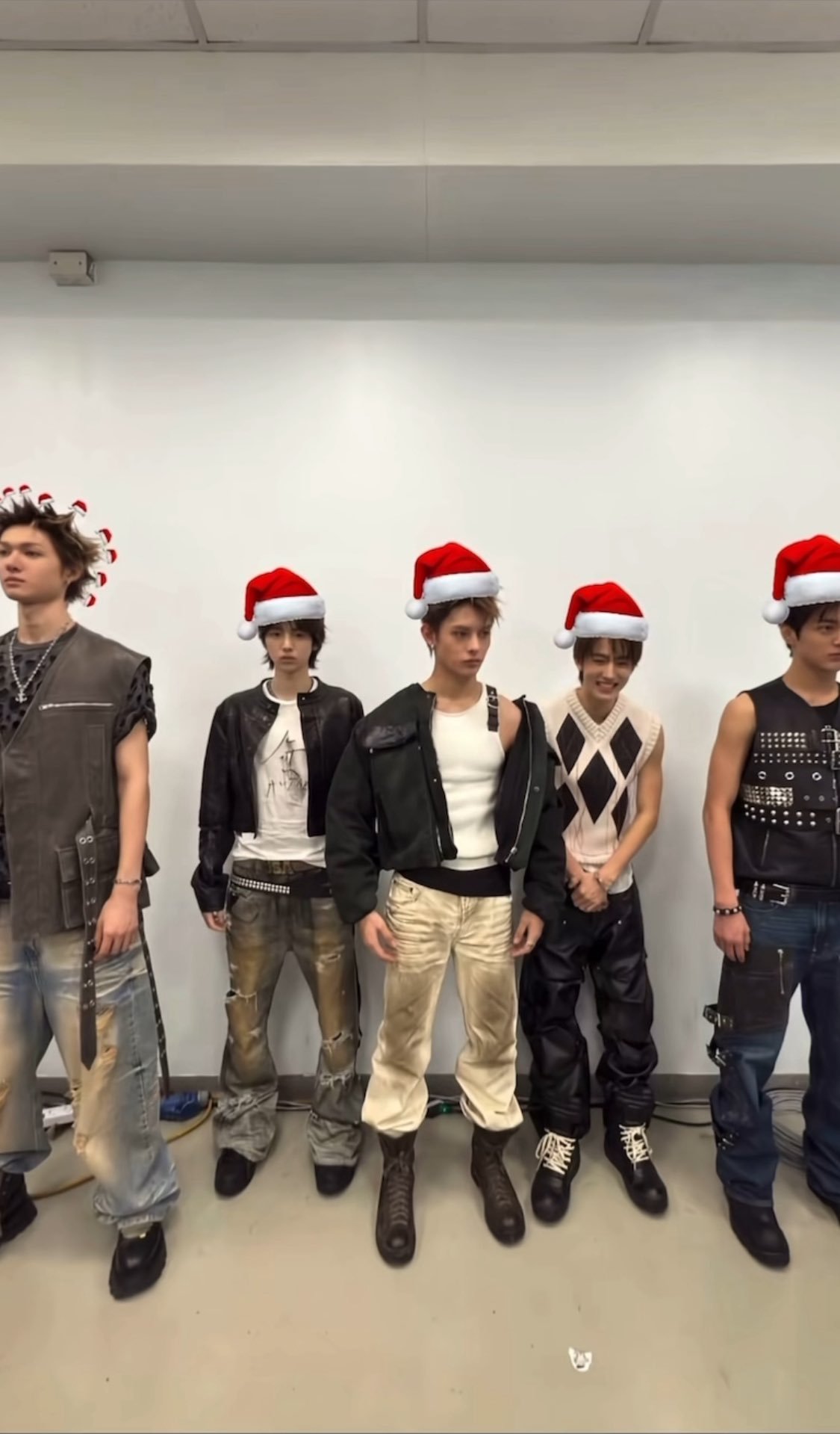 【twi】推热转..cortis戴圣诞帽 