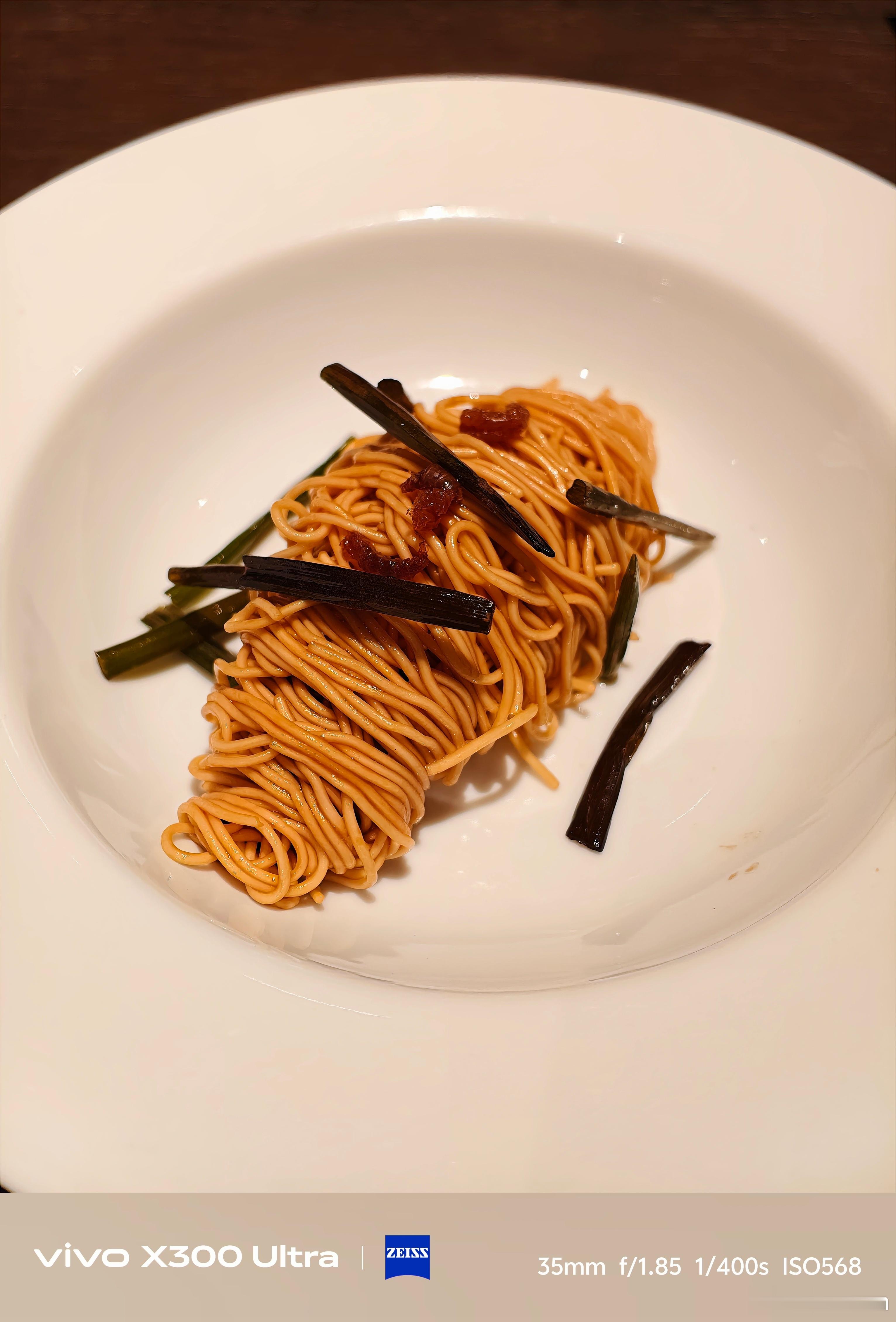 这几个菜520左右来自上海虹桥希尔顿酒店的餐厅这个私房肉268一份，六块肉齁甜了