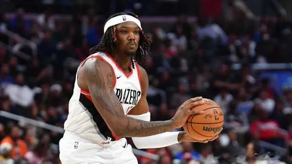 #NBA传闻综述# 
北京时间11月11日NBA开拓者队官方宣布：球队中锋球员罗