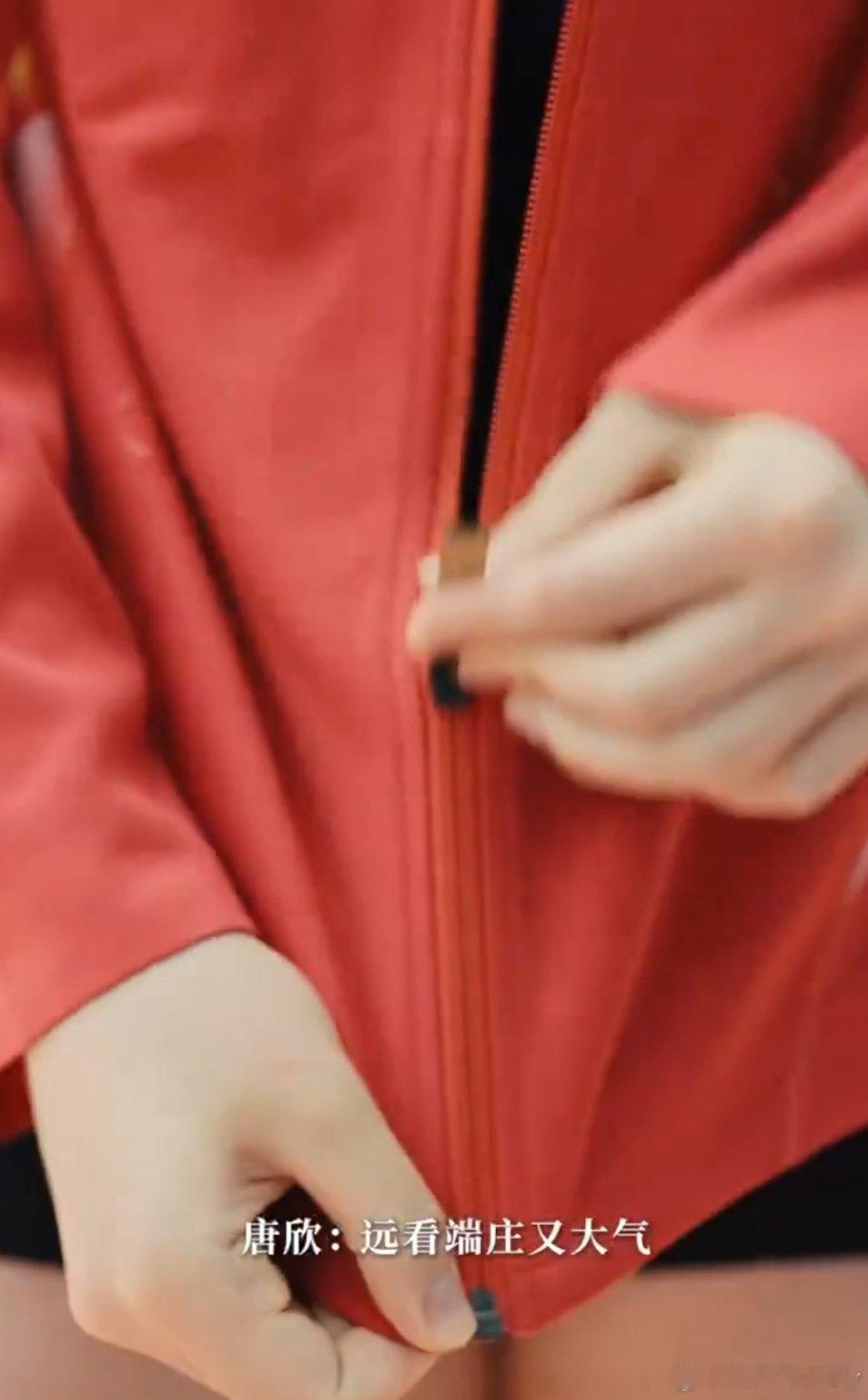 海尔这个logo确实很显眼。姑娘们都说这个衣服版型好，端庄大气。中国女排女排