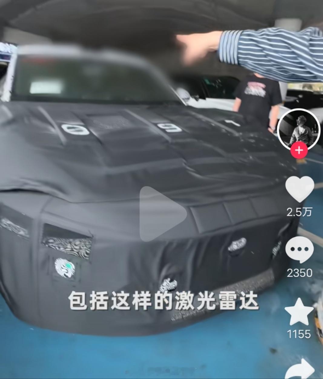 小米首款SUV谍照再次曝光。车型代号MX11。伪装车配备了韩泰轮胎和Brembo
