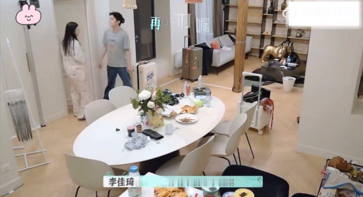 李佳琦最早知道尚雯婕的伤是骨折 尚雯婕谈及巴黎同行记忆，最深刻的是李佳琦如保镖般