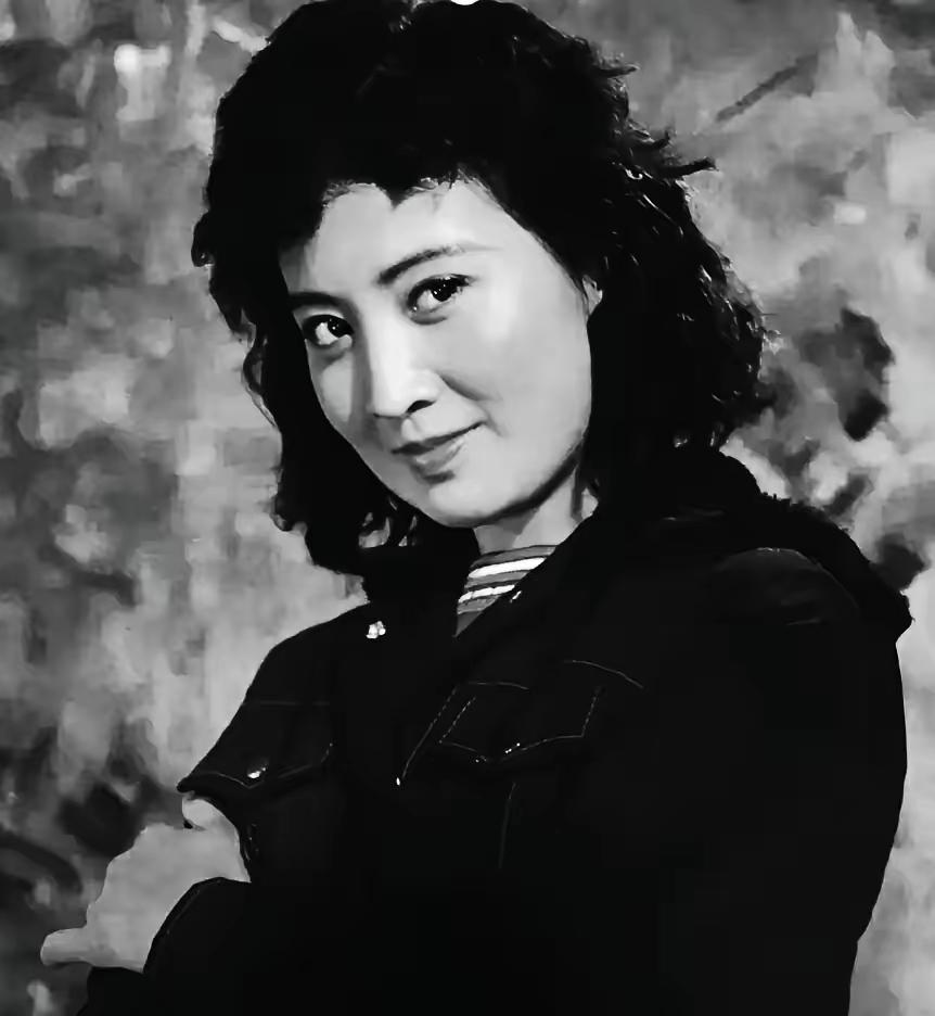 这位美女是北京人，出演过多部电视剧和话剧！曾经和达世常合作过！在那个时代，不靠化