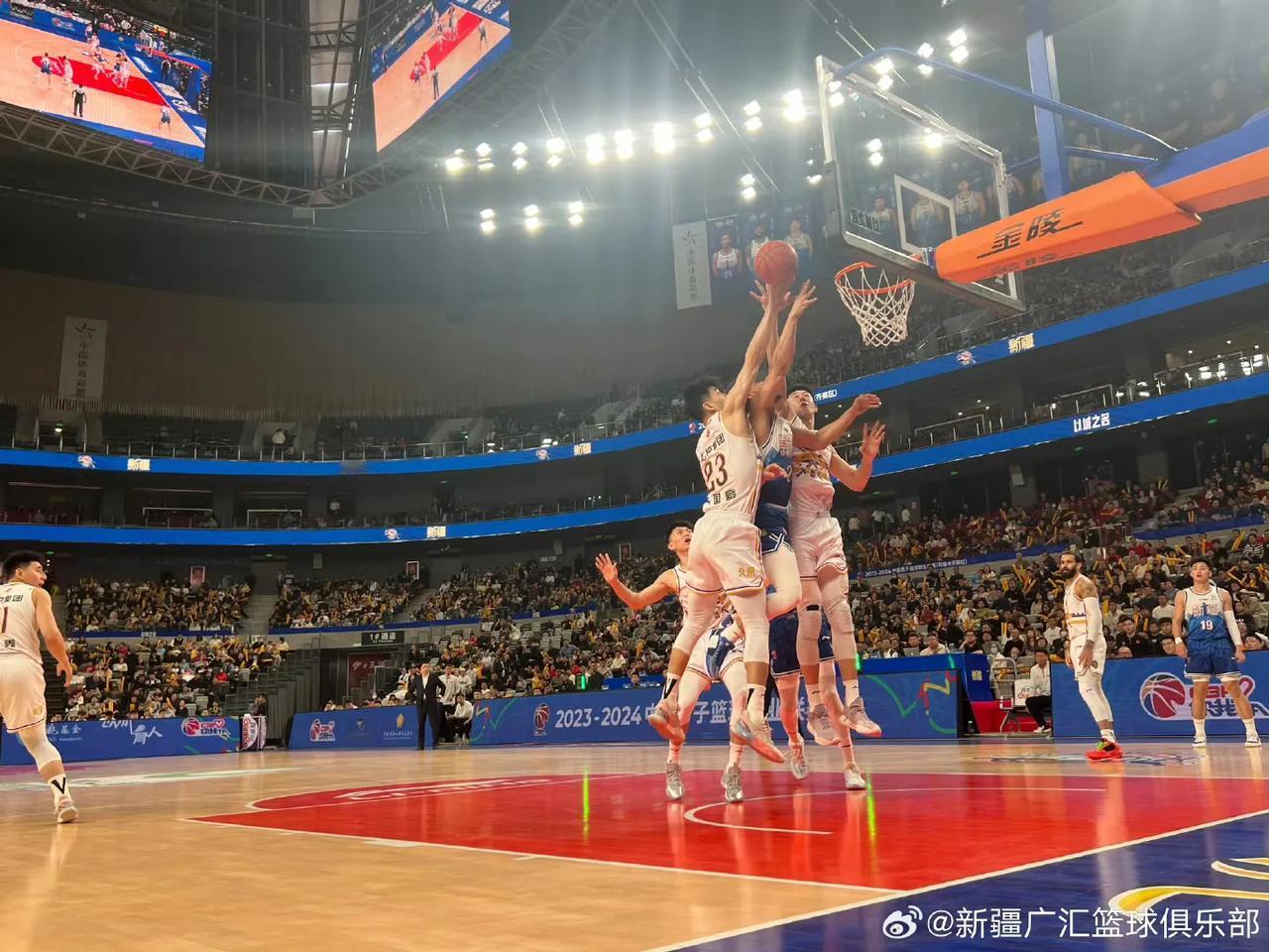 北控状元联手难阻球队失利！新疆琼斯准三双大发神威！
本场比赛王少杰首发出场26分