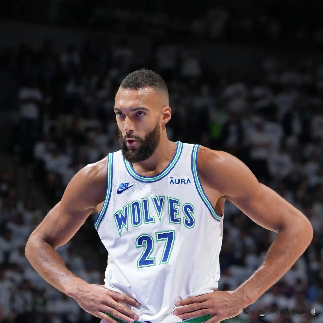 The Athletic 发布了年度调查，共有 142 名球员接受了调查。

8