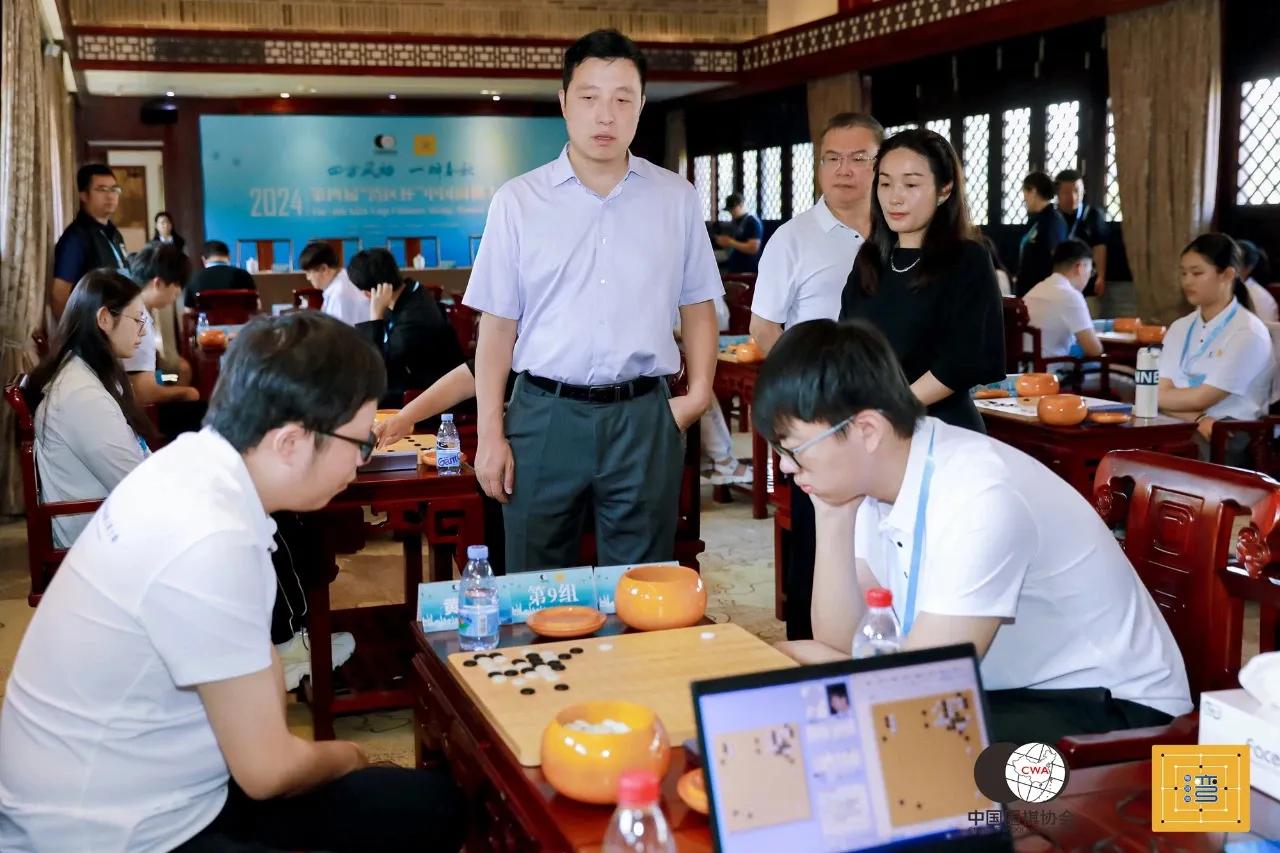 第四届中国围棋大棋士赛预选赛战罢两轮，行泓丞、黄晨两连胜晋级，第三轮世界冠军、“