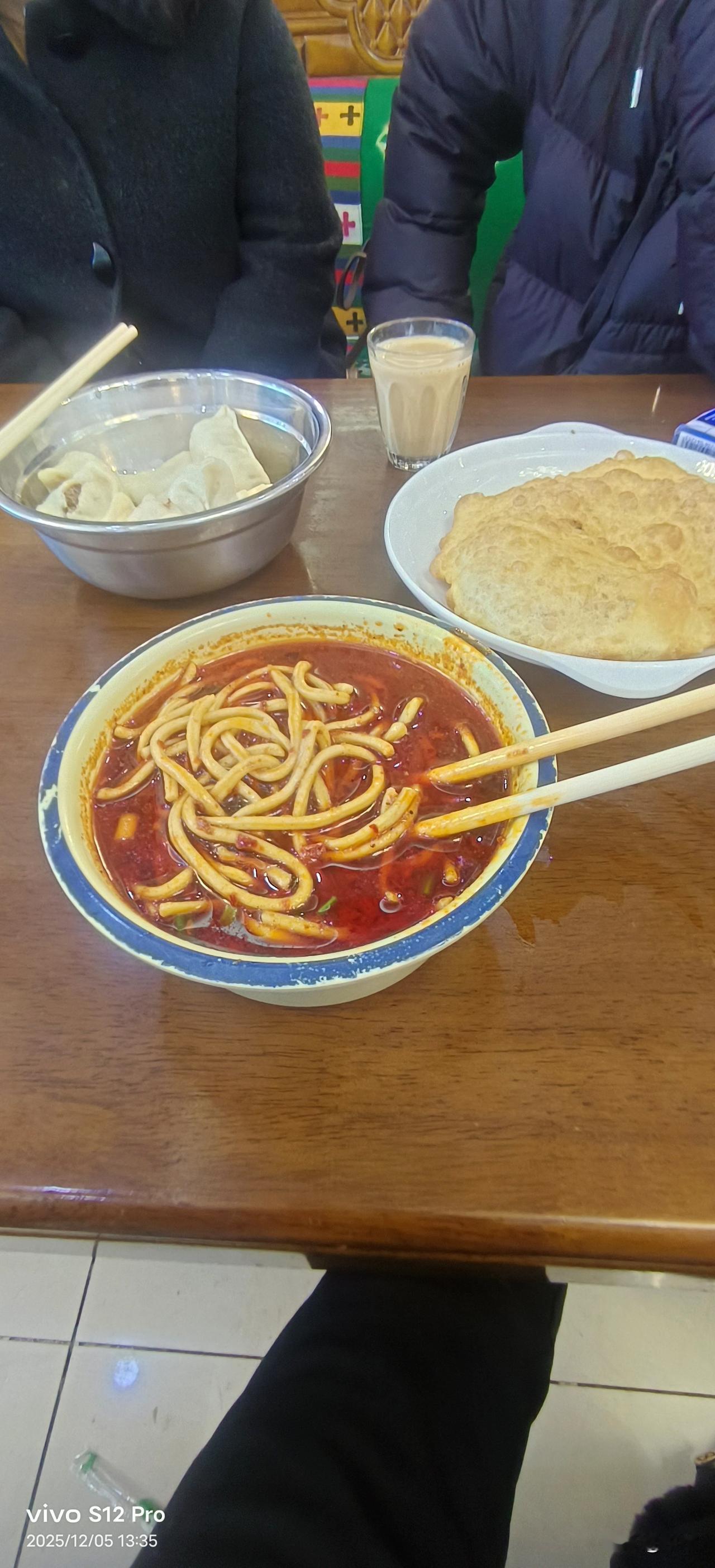 阔别已久的拉萨，我回来了。熟悉的空气，儿时的味道。