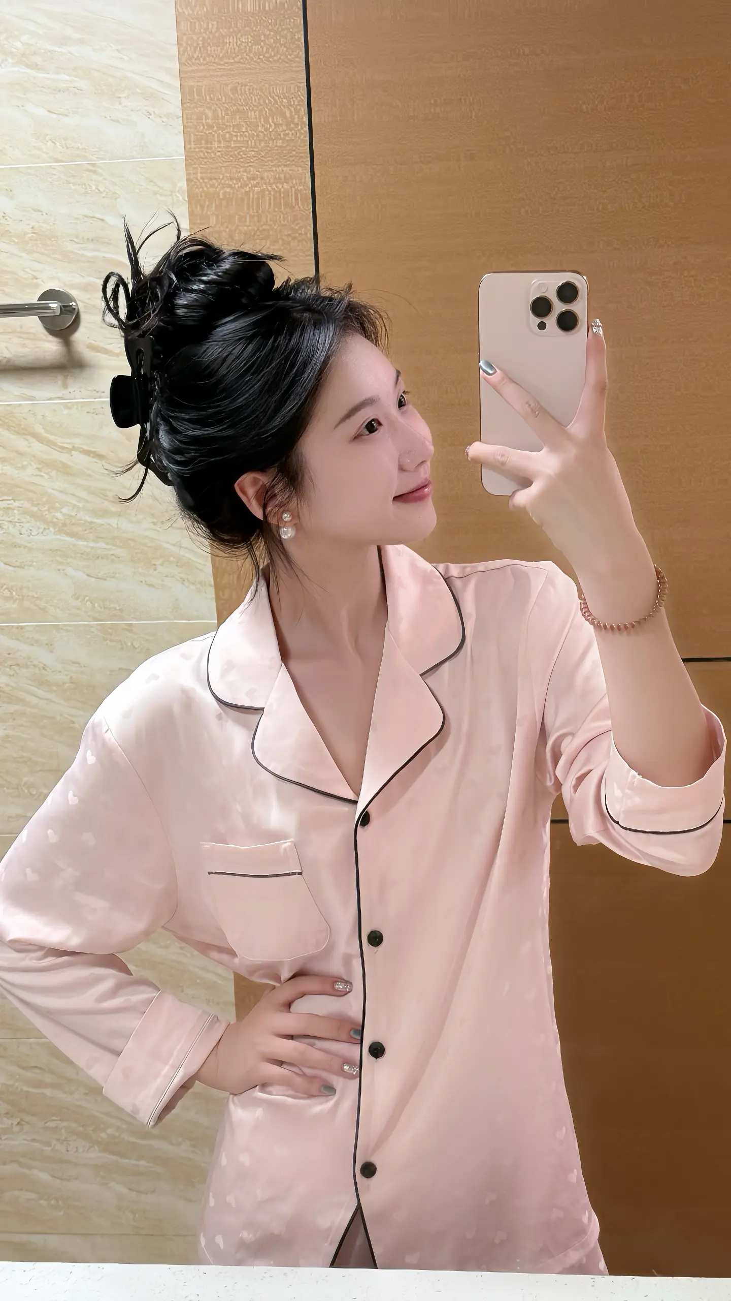 全世界任何漂亮有魅力女生都不会因为你送她汉堡或奶茶而对你说我爱你