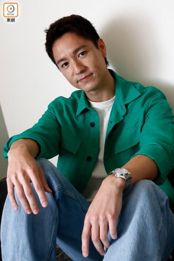 藝人吳偉豪（Ricco）憑處境劇《愛．回家之開心速遞》入屋，他是陽光男孩專屬戶，