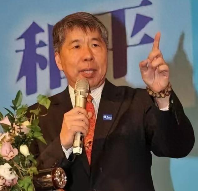 北京香山论坛，张亚中是本次唯一获邀上台发言的台湾学者。 他刚开口就亮明态度："我