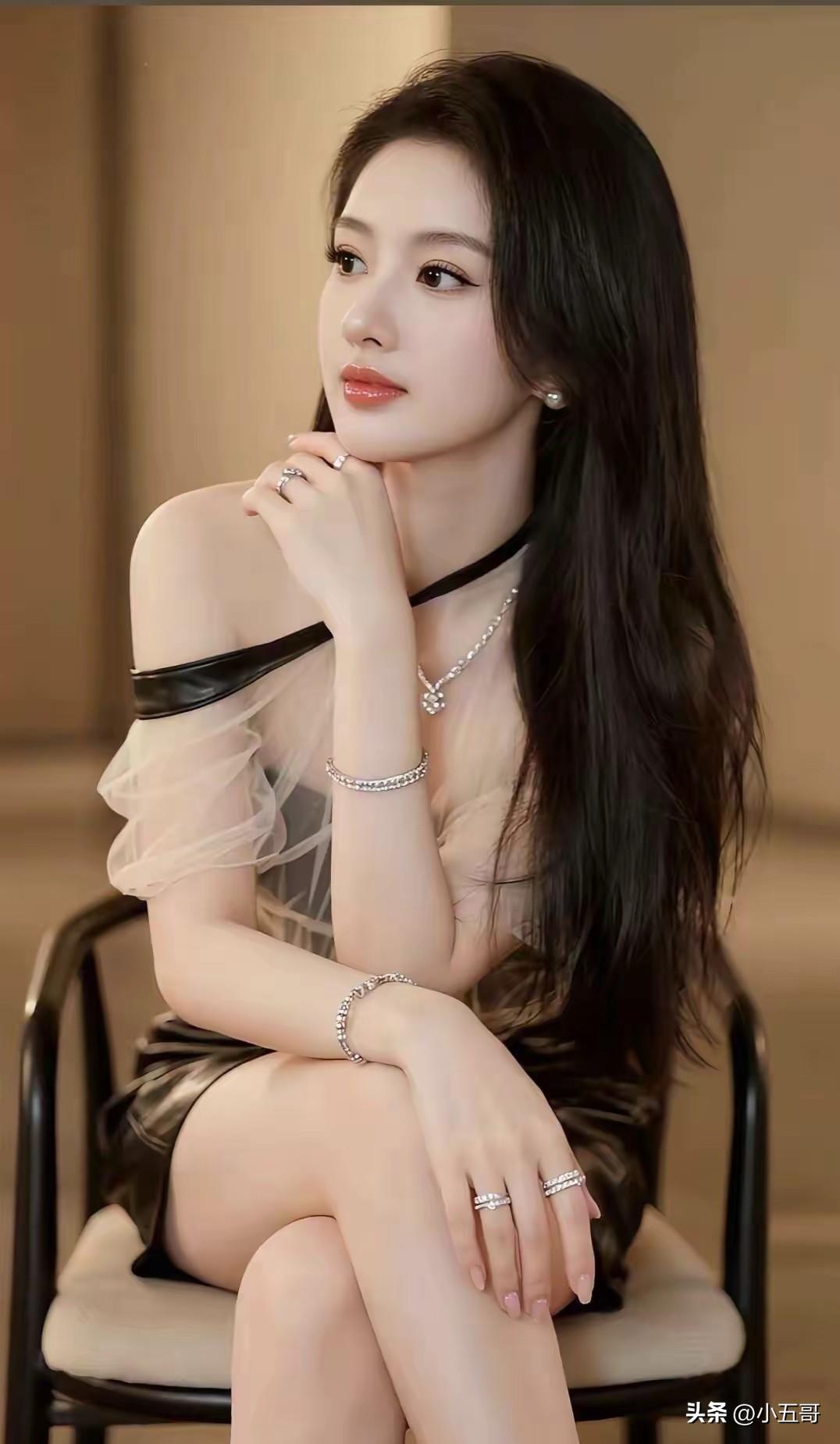 人民币，
没有性格，
却管住了很多人的脾气。