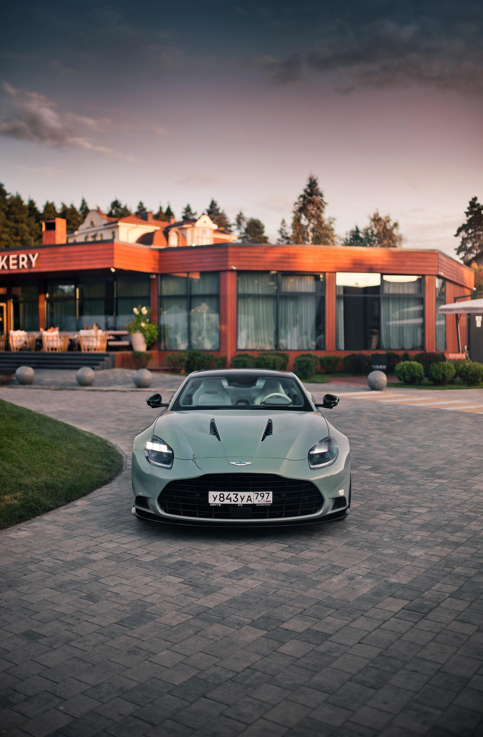 Aston Martin Vanquish（by Ivan Orlov）asto