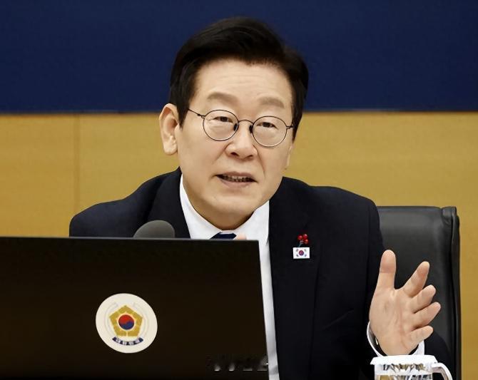 【韩国总统深夜送温暖：加班员工获慰问金，厅长被 “点名” 请客】韩国总统李在明 