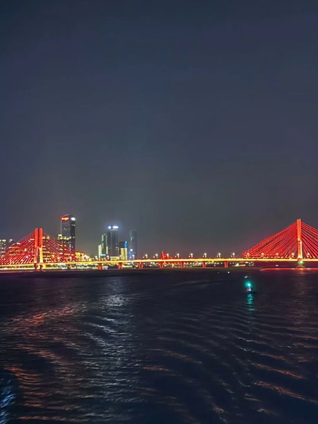 江城夜景不负千里迢迢