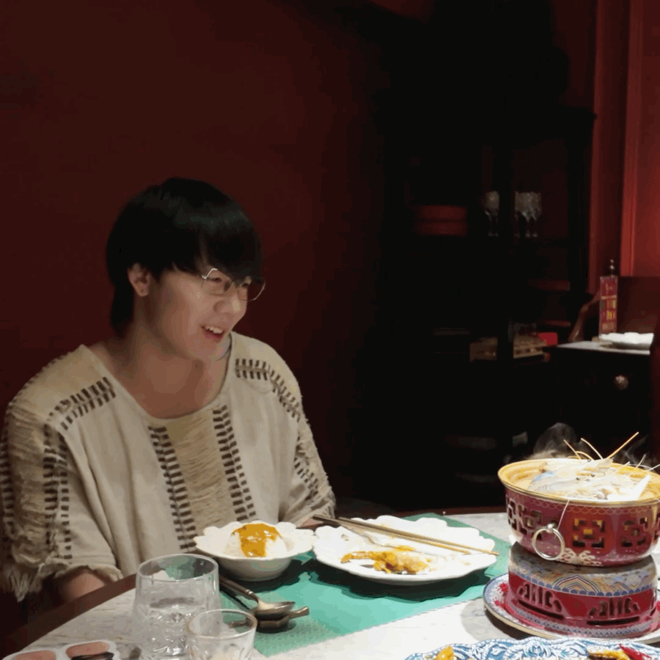 一饭封神让刘炫廷先吃上好的了 刘炫廷打卡的餐厅是《一饭封神》闽南厨娘的店，巡演前