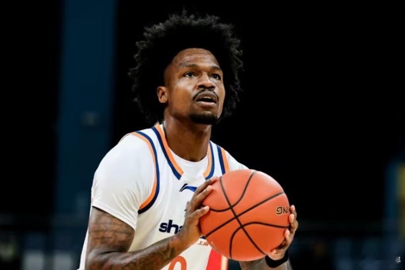 上海队半场投了20个三分命进了10个，命中率50%.请注意这是10分钟一节的比赛