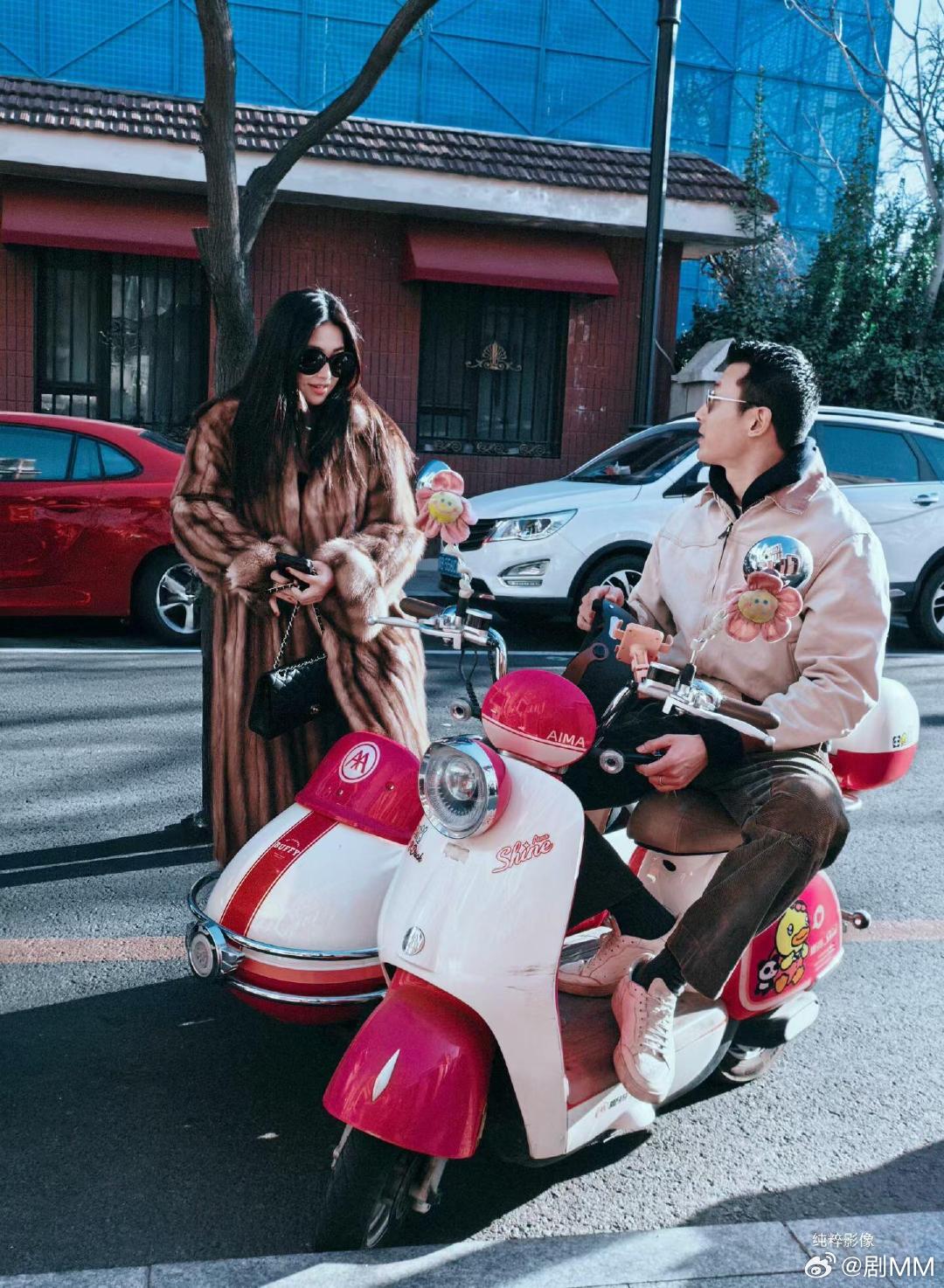 朱珠发文庆祝结婚五周年朱珠晒照庆祝结婚五周年朱珠发文庆祝结婚五周年，他们从二人世