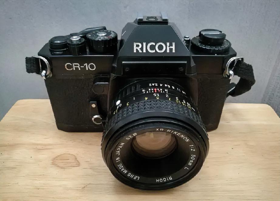 日本理光CR - 10胶卷相机
        当年在旅游景区，要是谁脖子上挂着