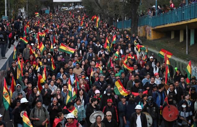 玻利维亚变天仅半年,民众高呼右翼总统下台,美国在南美后院失火。

5月28日，美