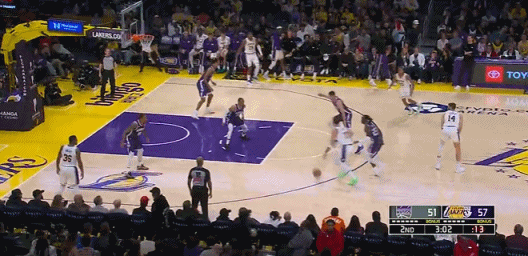 突破欧洲步对抗拉杆强起上篮2+1~！！！ 