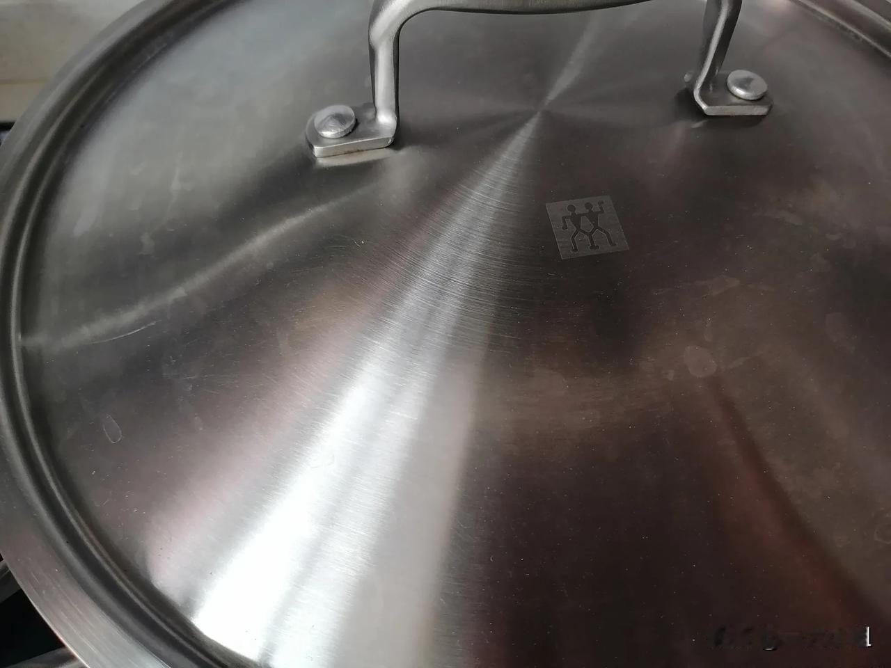 关于工作，我就想干好自己的事，不喜欢搞形式主义，也不喜欢有事没事就开会，动不动还