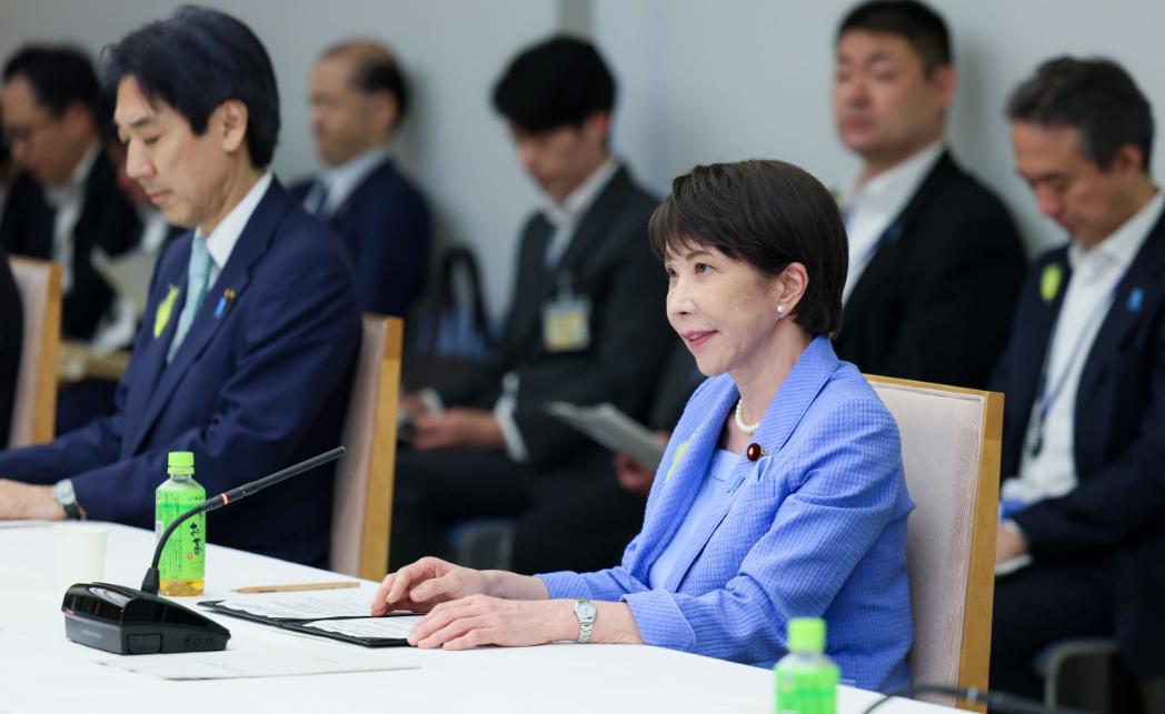 顶不住了，日本示好中国。

6月30号日本经济产业大臣赤泽亮正公开承认了一件事：