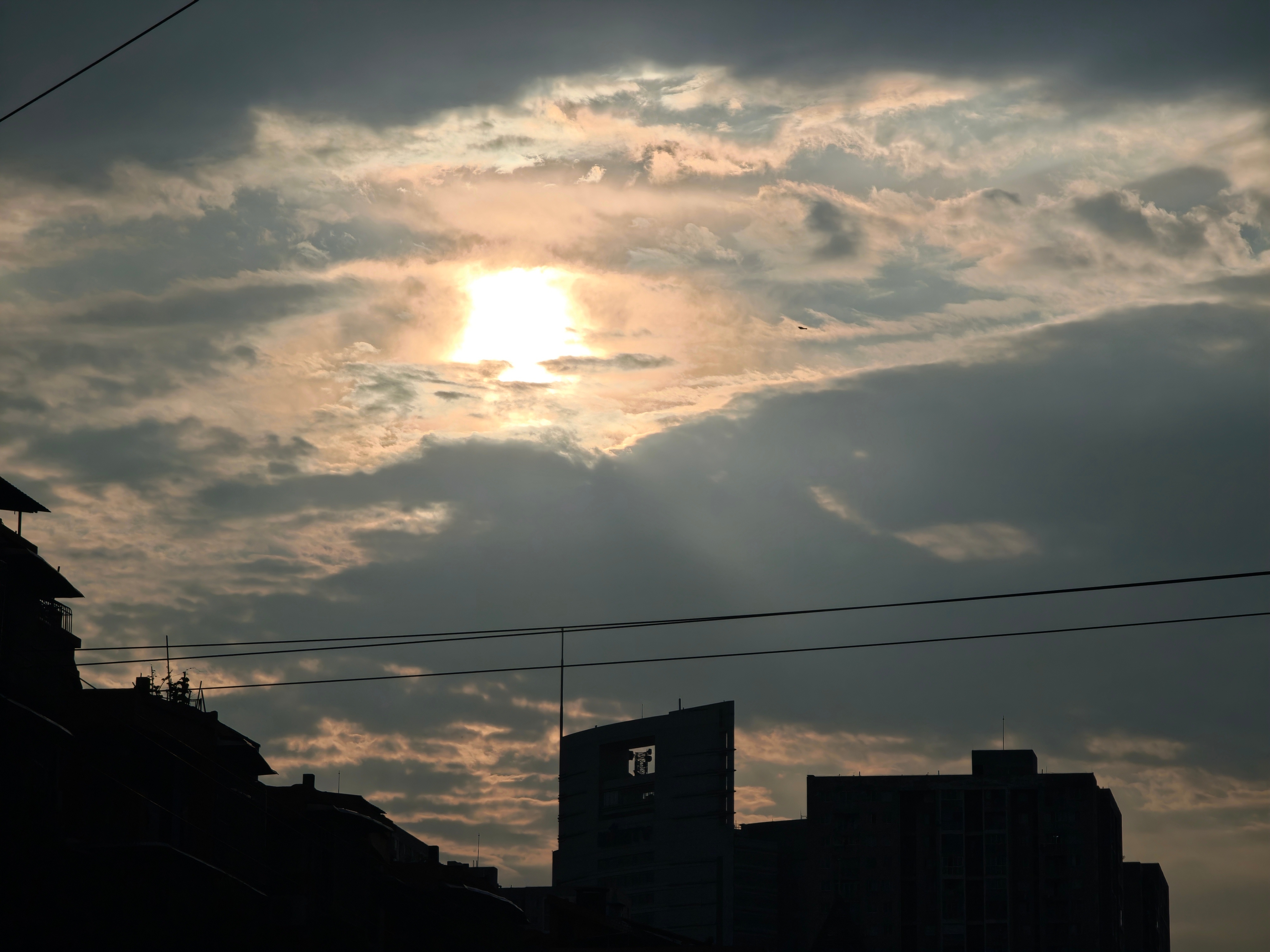 据说今日有雨。 