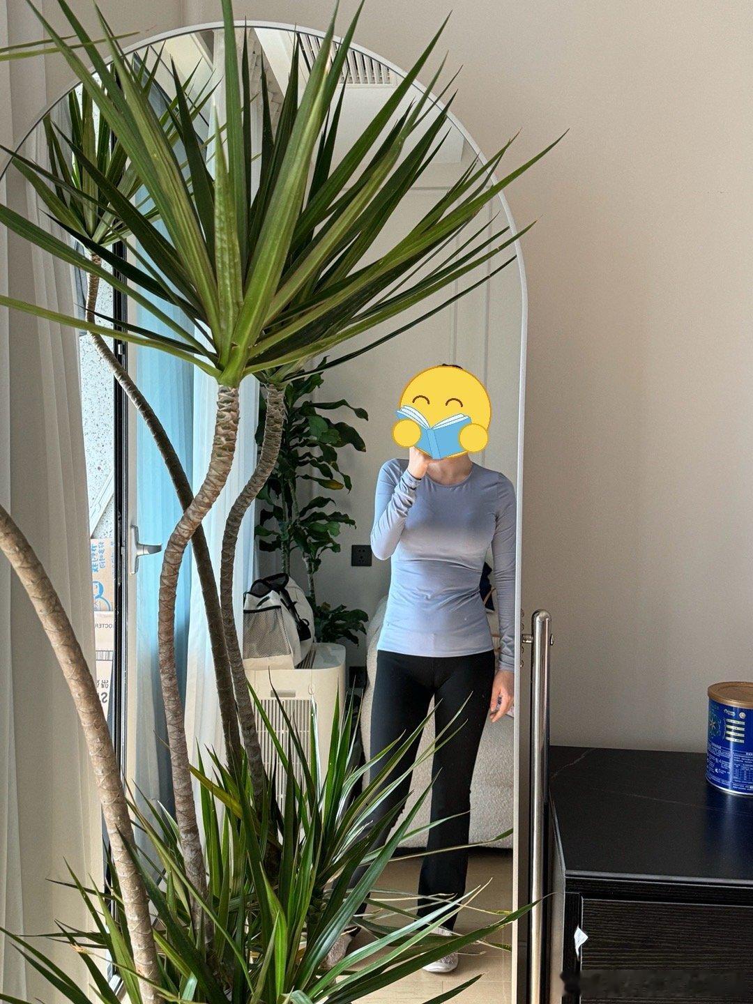 产后35天 穿上运动套装 打算下周开始普拉提[挤眼][挤眼]月子中心的月嫂带回家