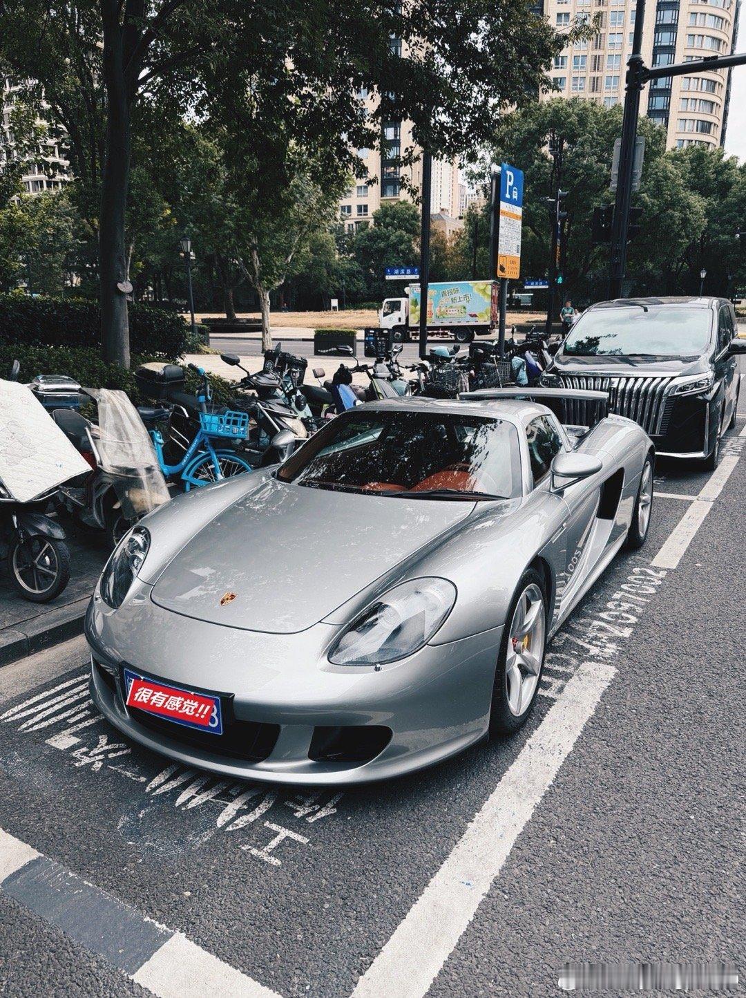 近期所见 其实基本都是今天[柯基]，作为一个普通周二来说车有点多哦[柯基][二哈