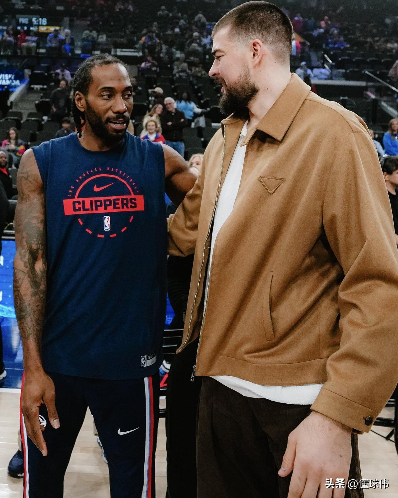 关系依旧！祖巴茨谈伦纳德：

“伦纳德人很好。”

“他不喜欢说话。”

“但是