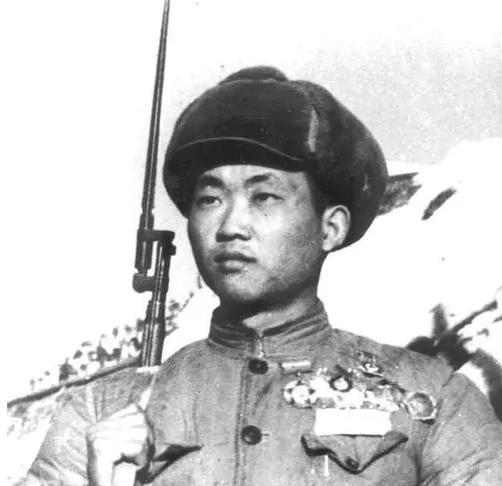 1952年，上甘岭战役结束不久，部队为小战士胡修道请功，一人歼敌280人，上级直