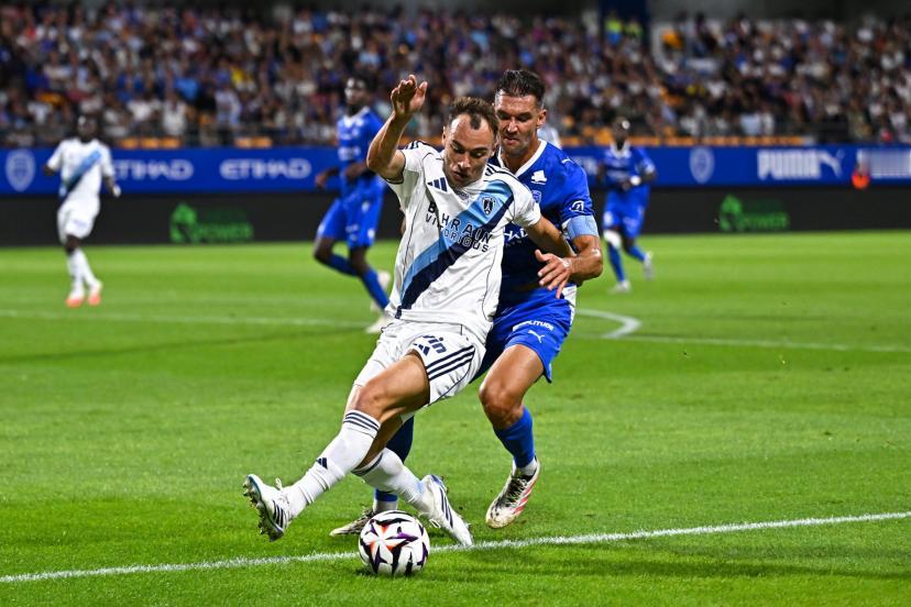 【队报：巴黎FC法甲首秀0-0战平特鲁瓦，罗森尼尔坦言球队仍需磨合】巴黎FC在新