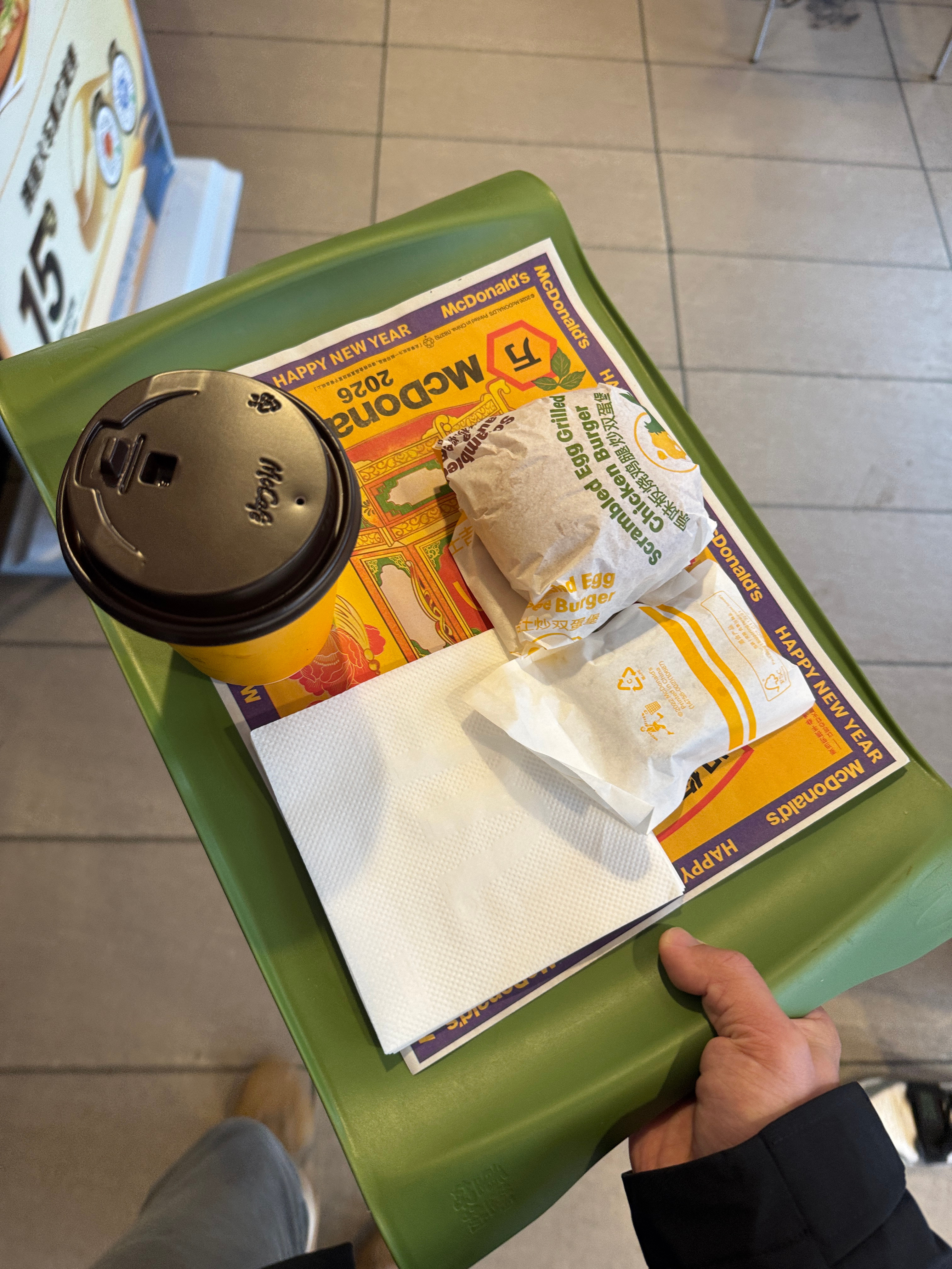 早上堵了一个小时赶车，到了车站，发现搞错站了🚉……这很王老师匆匆忙忙 连滚带爬