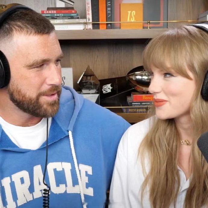草莓熊谈求婚霉霉 Travis Kelce 近日透露他是在他们完成拍摄她《New